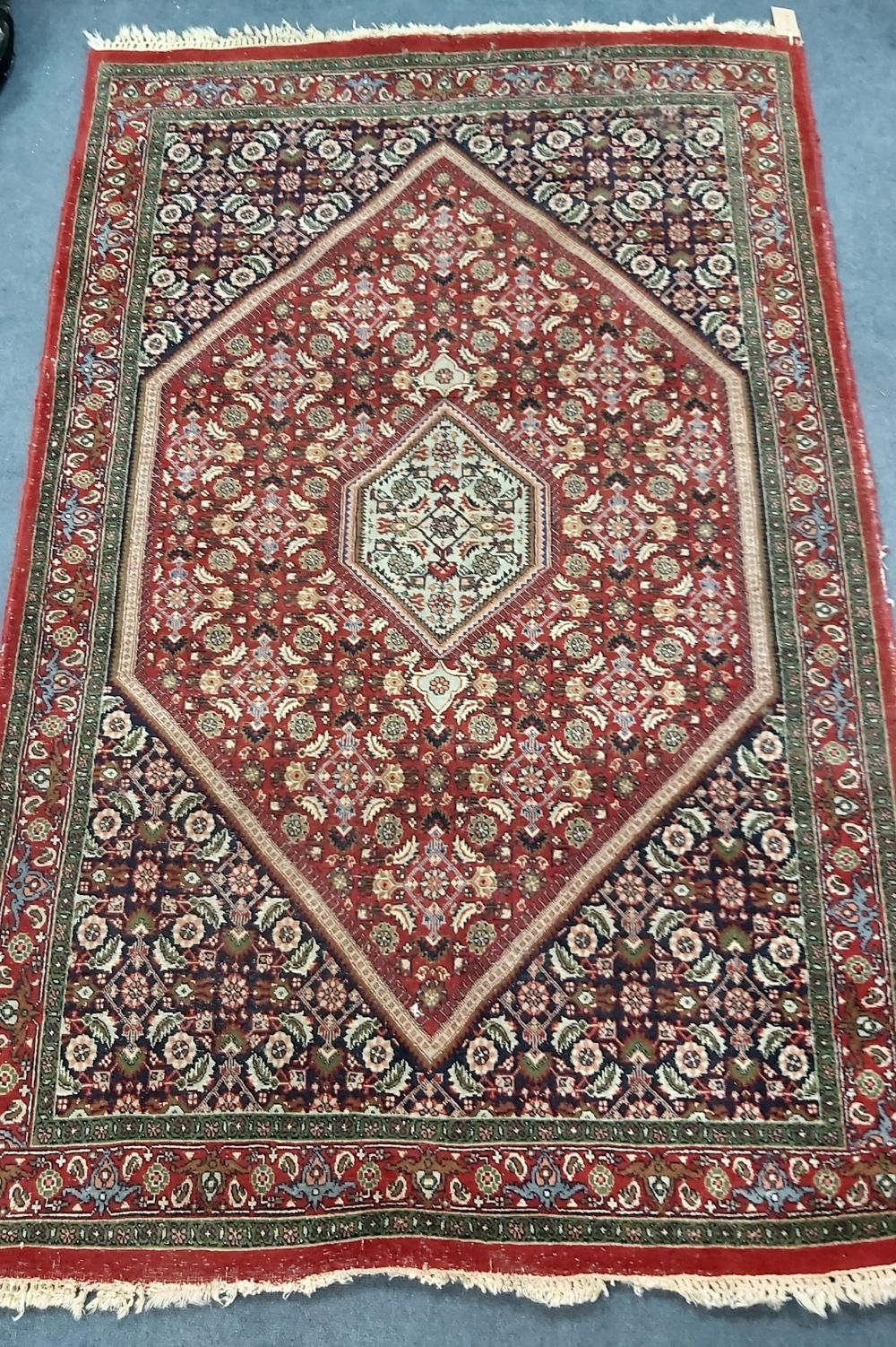 A Kashan rug, 166 x 109cm